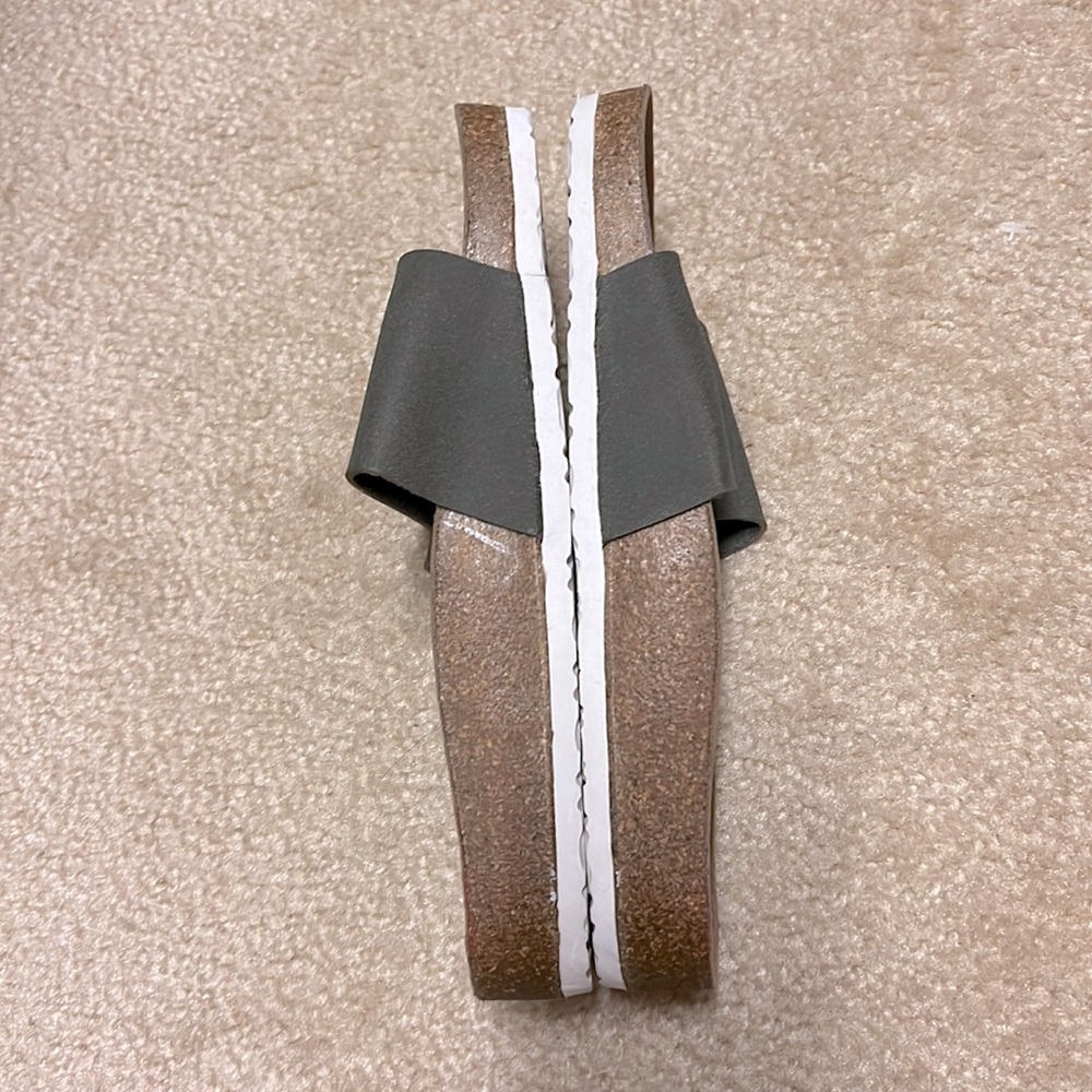 Army Green Slides. Perfect For Summer - image 5